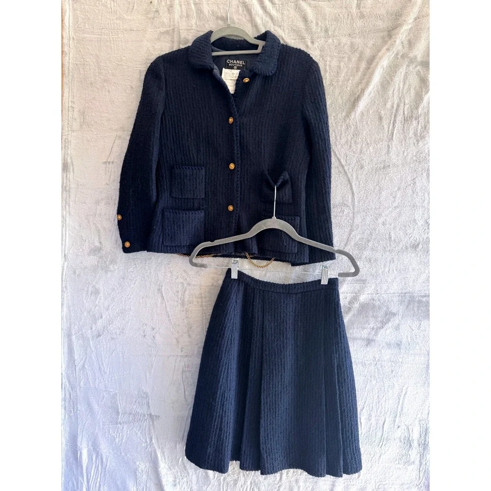 Chanel Vintage Navy Blue Wool Boucle Skirt Suit Lion Head Buttons FR 38 US